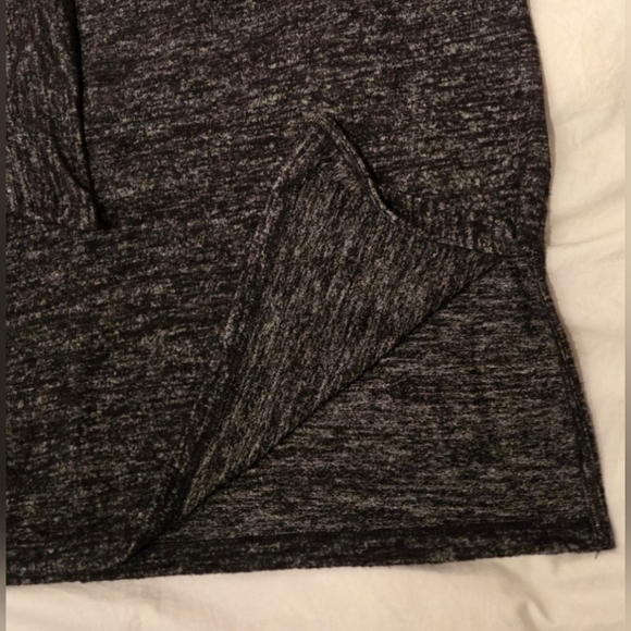 NWT: GAP Maternity Soft Dress; Black Heathered, V neck Midi Length; Size Large - Picture 7 of 13